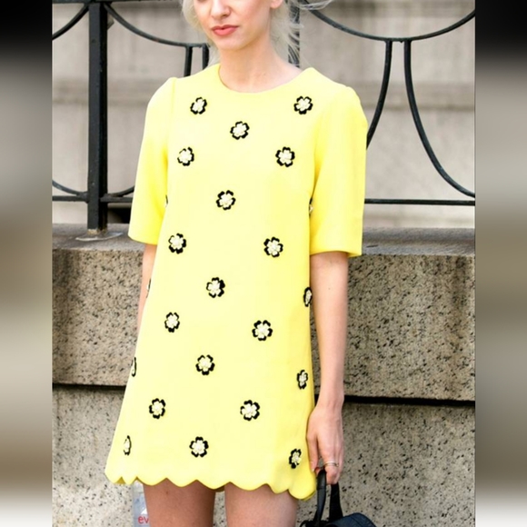 Dresses & Skirts - Yellow dress with black flowers looks beautiful ❤️❤️